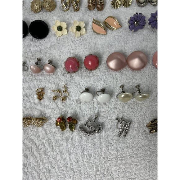 Vintage Lot Of Clip On & Screwback Earrings Over 60 Pairs - Picture 7 of 9